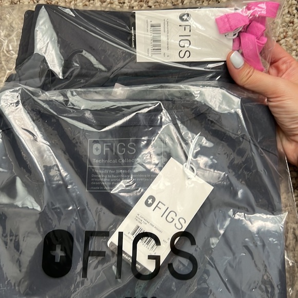 FIGS Scrub Set: Catarina Top/Zamora Jogger Night Sky - Picture 3 of 11